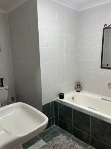 121 SUNRISE BATHROOM 2