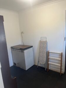 121 SUNRISE LAUNDRY AREA 2